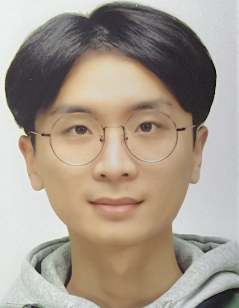 그림입니다.  원본 그림의 이름: 김민우.jpg  원본 그림의 크기: 가로 767pixel, 세로 988pixel  사진 찍은 날짜: 2024년 10월 15일 오후 3:35  카메라 제조 업체 : Apple  카메라 모델 : iPhone 13 mini  프로그램 이름 : 17.6.1  F-스톱 : 1.6  노출 시간 : 1/49초  IOS 감도 : 125  노출 모드 : 자동  35mm 초점 거리 : 26  프로그램 노출 : 자동 제어 모드  측광 모드 : 평